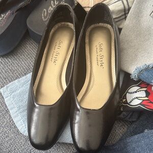 Soft Style Women's Shiny Black Loafers